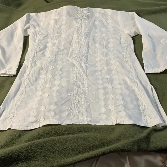 Beautiful, white, floral, sheer tunic.  Handmade in India.  Size small. - Picture 5 of 6